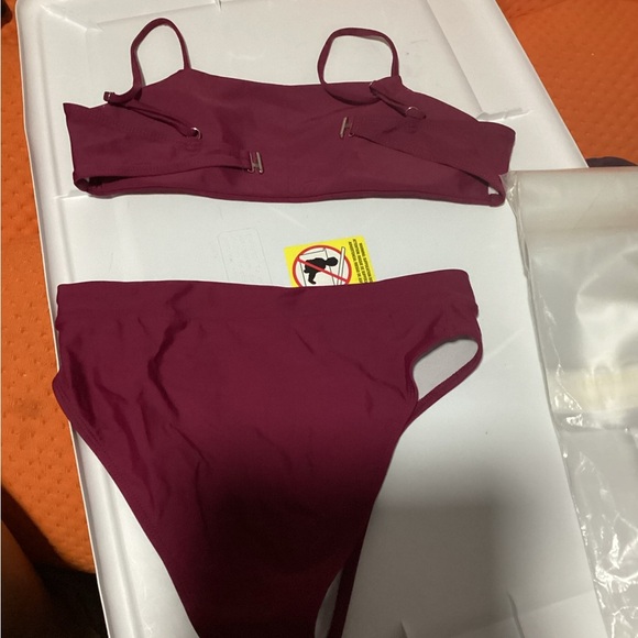 Women’s swimwear Bathing Suit Burgundy Bikini Swimsuit NWOT Size M - Picture 3 of 3